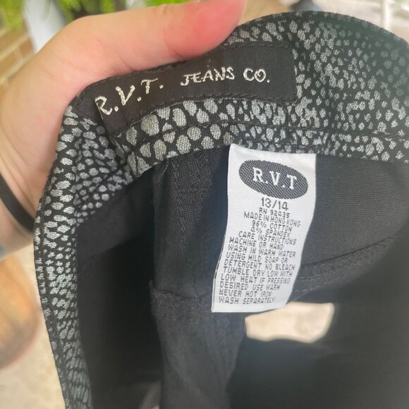 Vintage Y2K NWT RVT Jeans Co 13/14 Black and Grey Reptile High Waist Shorts - Picture 2 of 3